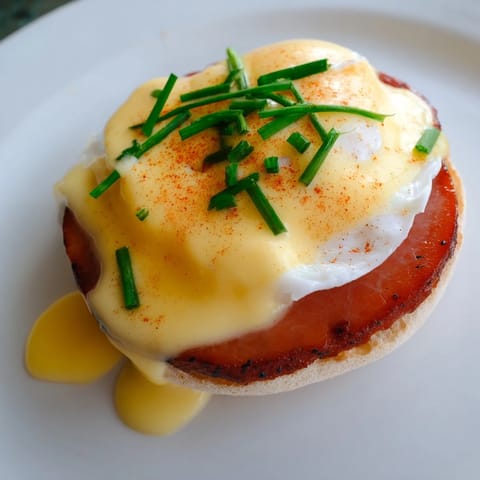 Eggs Benedict with Hollandaise